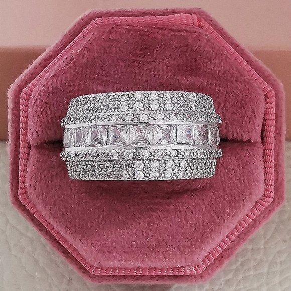 🩷Sterling silver diamond ring🩷 - Picture 3 of 5